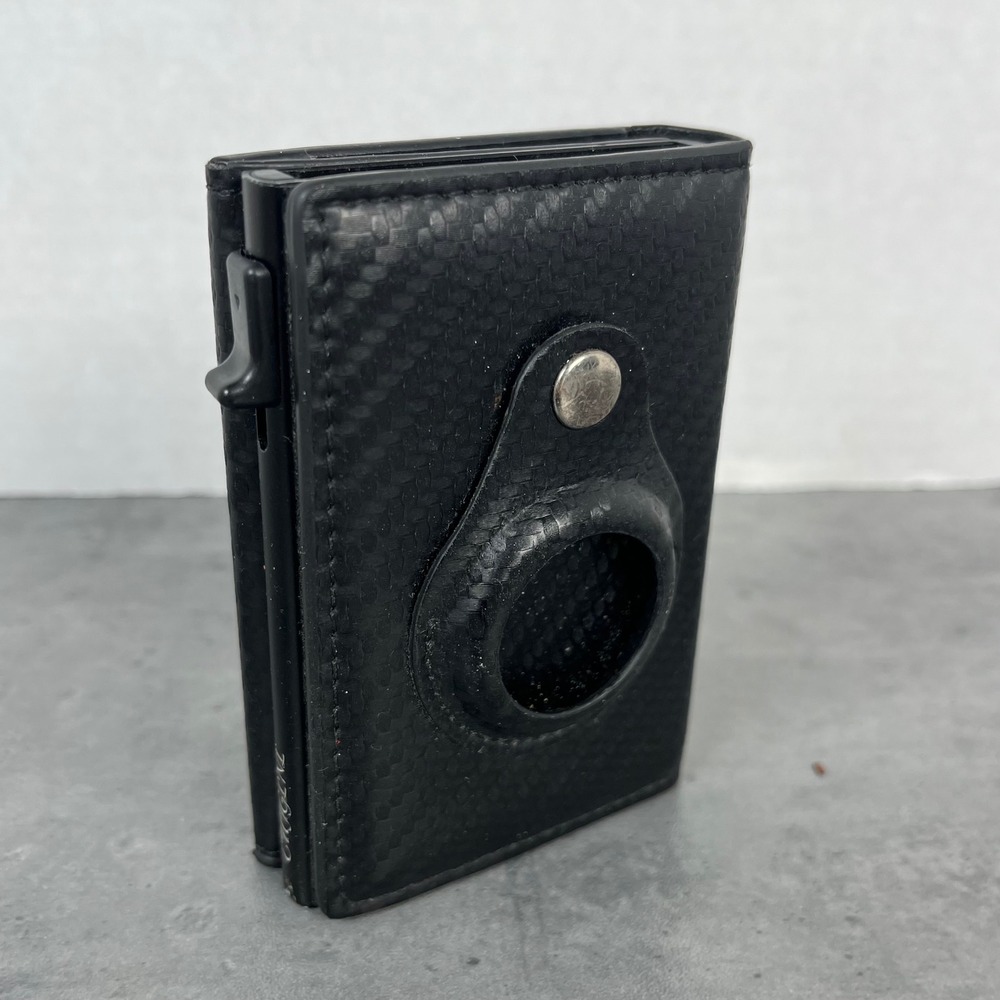 CHIGLN Mens Black Carbon Fiber RFID Blocking Wallet with AirTag Holder